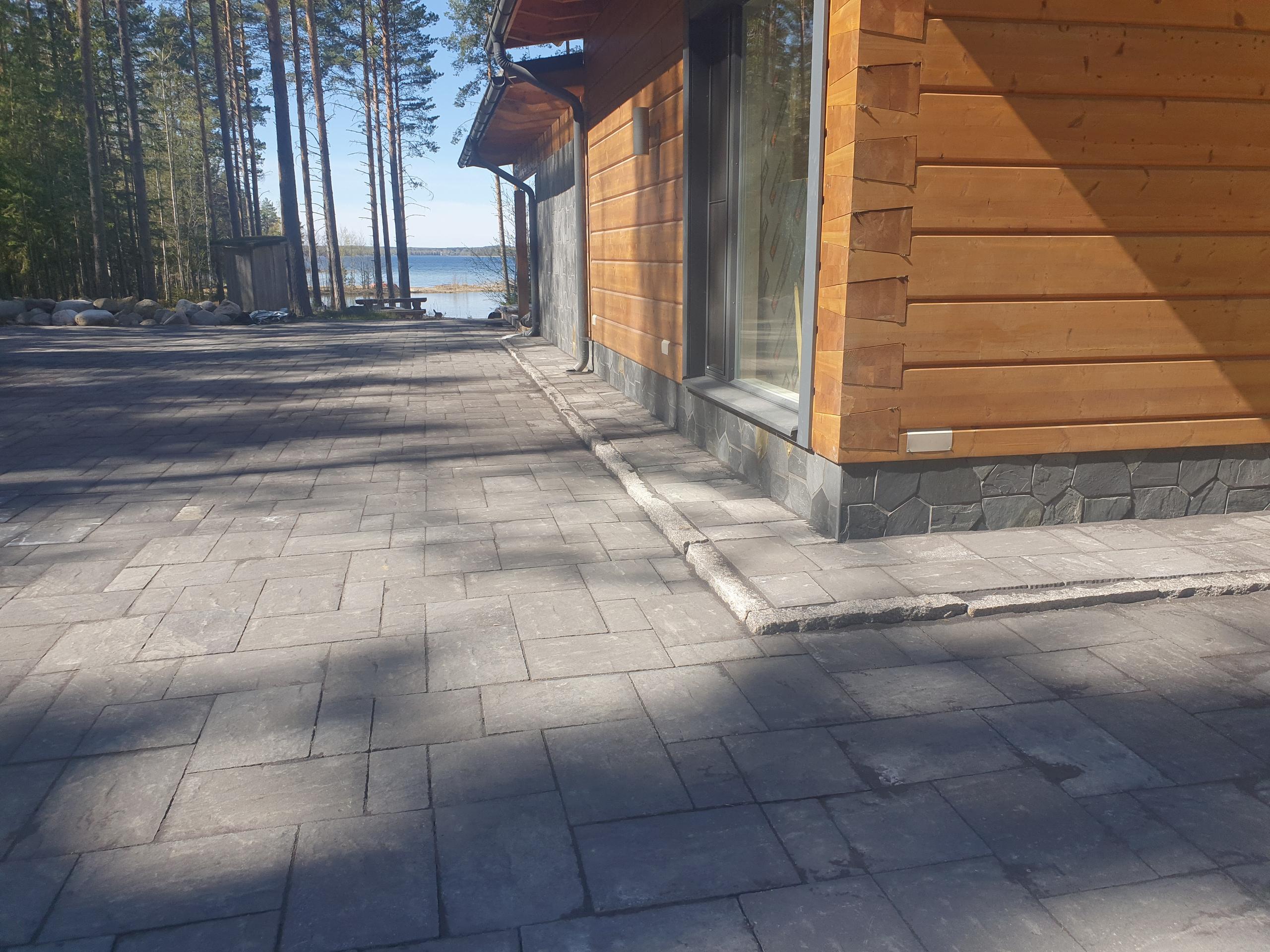 Seuraa sosiaalisessa mediassa